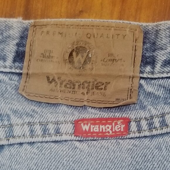 Men's Wrangler Jeans, 33"x34" Regular Fit, GUC (well worn) - Picture 7 of 13